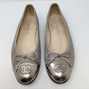 Chanel Gold Ballet Flats CC Leather Size 38 Cap Toe Monogram Logo